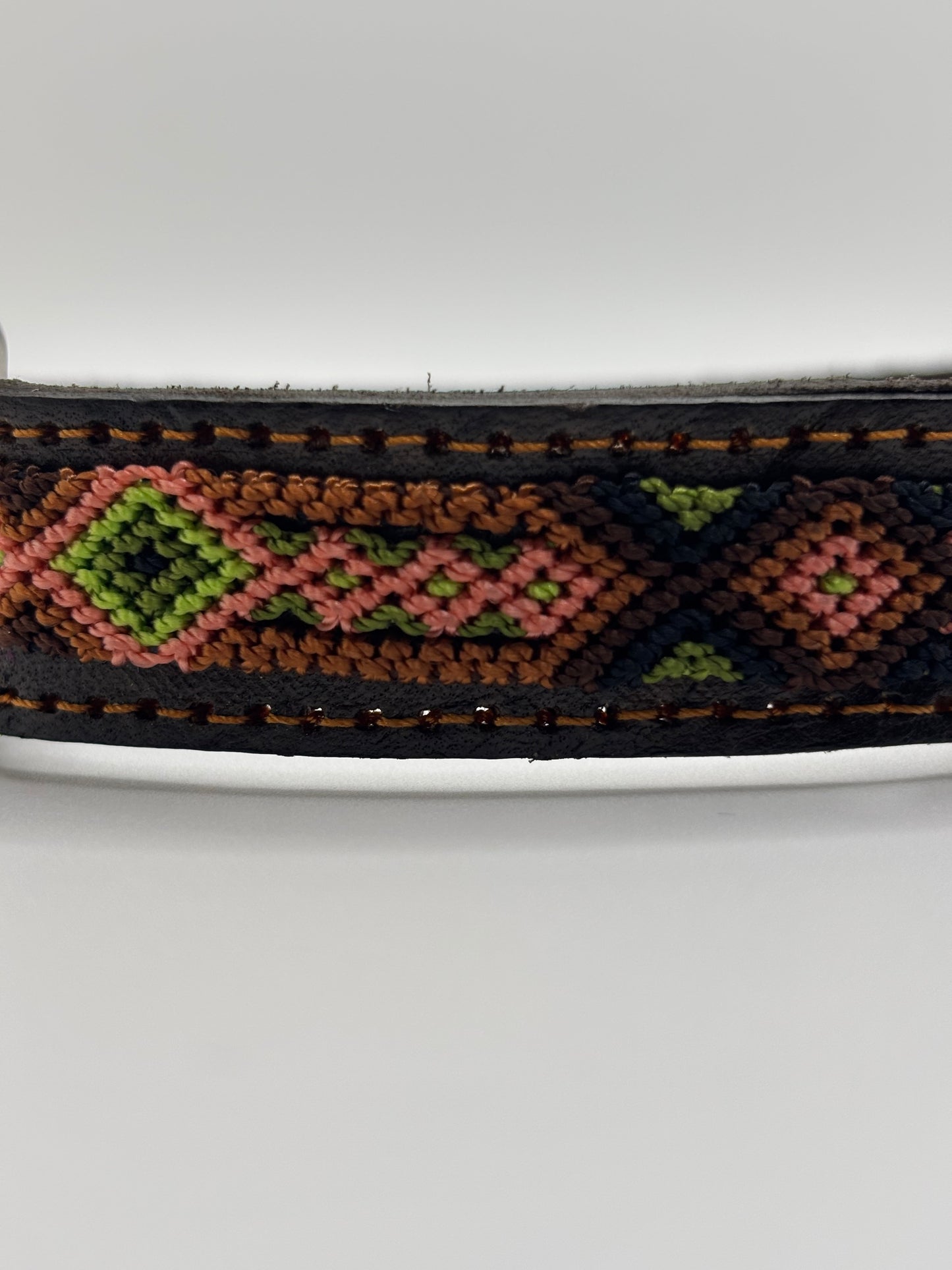 Tierra Medium 40cm Hand Embroidered Leather Dog Collar