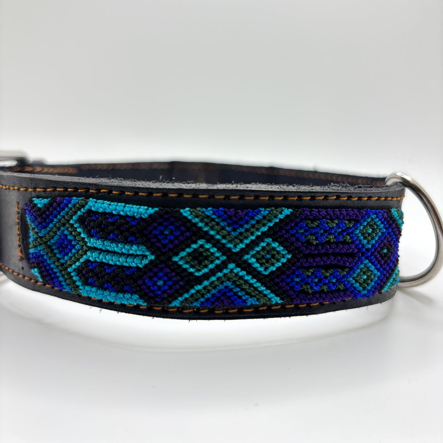 Cenote – XL (55cm) Hand Embroidered Leather Dog Collar