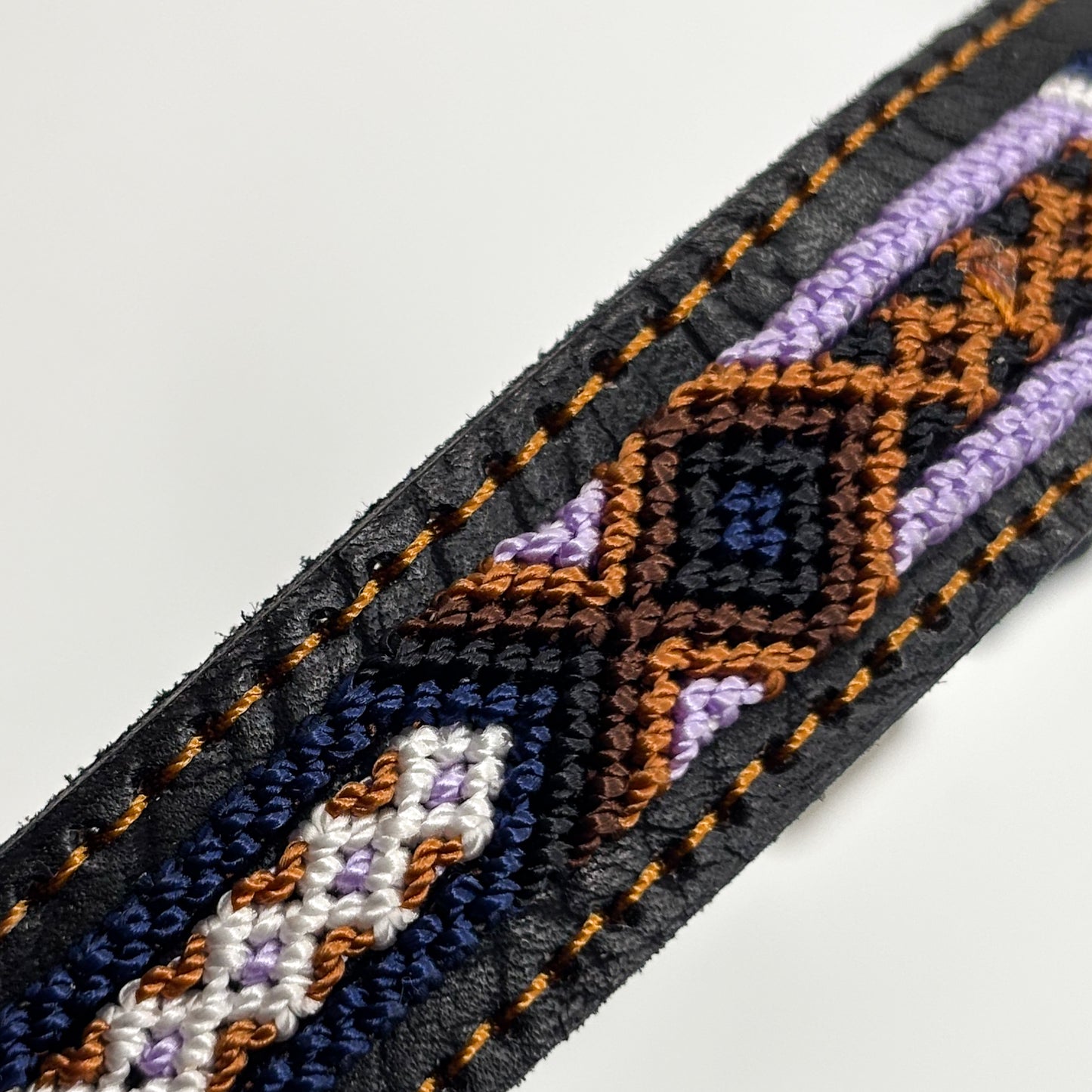 Noche de Café Medium 40cm Hand Embroidered Leather Dog Collar