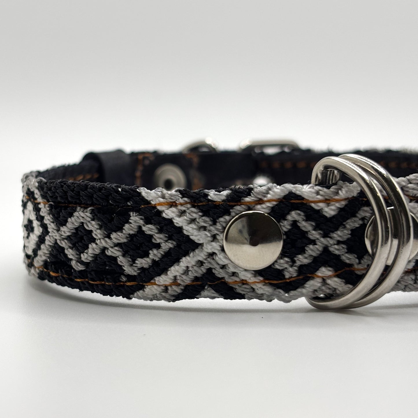 Noche y Día -Small (35cm) Hand Embroidered Leather Dog Collar
